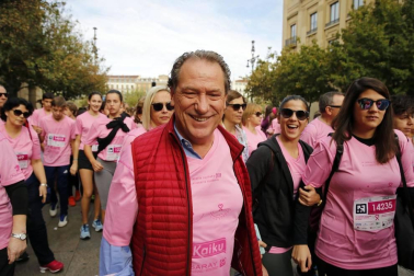 Imágenes de la carrera solidaria contra el cáncer de mama organizada por Saray.