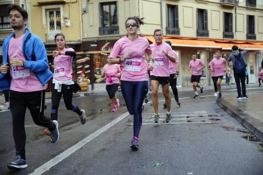 Imágenes de la carrera solidaria contra el cáncer de mama organizada por Saray.