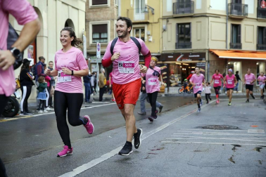 Imágenes de la carrera solidaria contra el cáncer de mama organizada por Saray.