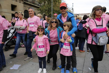 Imágenes de la carrera solidaria contra el cáncer de mama organizada por Saray.
