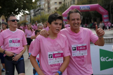 Imágenes de la carrera solidaria contra el cáncer de mama organizada por Saray.