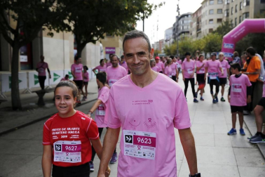 Imágenes de la carrera solidaria contra el cáncer de mama organizada por Saray.