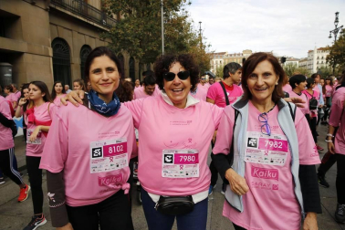 Imágenes de la carrera solidaria contra el cáncer de mama organizada por Saray.