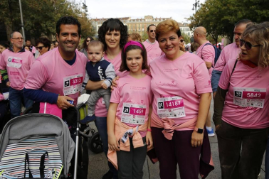 Imágenes de la carrera solidaria contra el cáncer de mama organizada por Saray.