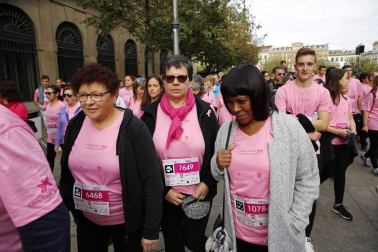 Imágenes de la carrera solidaria contra el cáncer de mama organizada por Saray.