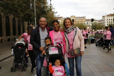 Imágenes de la carrera solidaria contra el cáncer de mama organizada por Saray.