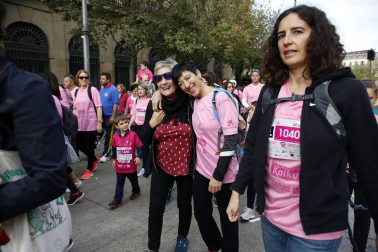 Imágenes de la carrera solidaria contra el cáncer de mama organizada por Saray.