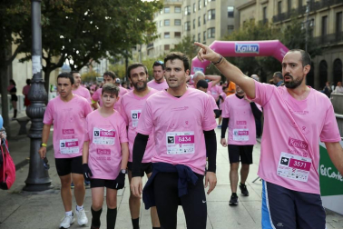 Imágenes de la carrera solidaria contra el cáncer de mama organizada por Saray.