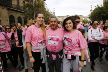 Imágenes de la carrera solidaria contra el cáncer de mama organizada por Saray.