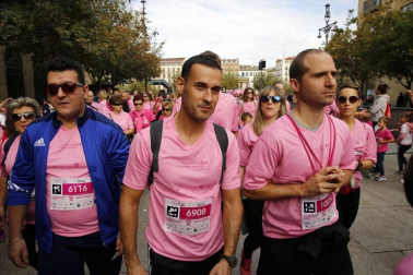 Imágenes de la carrera solidaria contra el cáncer de mama organizada por Saray.