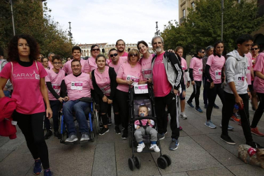 Imágenes de la carrera solidaria contra el cáncer de mama organizada por Saray.