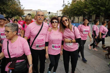 Imágenes de la carrera solidaria contra el cáncer de mama organizada por Saray.