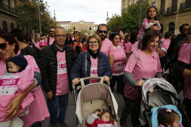 Imágenes de la carrera solidaria contra el cáncer de mama organizada por Saray.