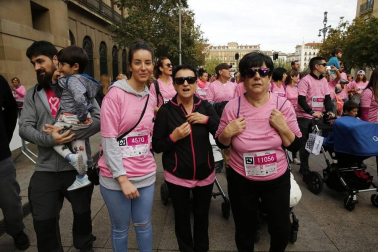 Imágenes de la carrera solidaria contra el cáncer de mama organizada por Saray.