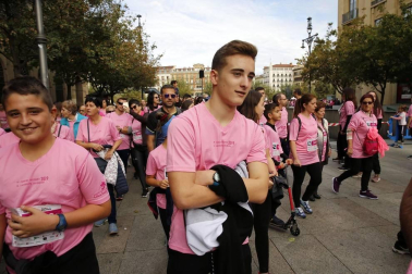 Imágenes de la carrera solidaria contra el cáncer de mama organizada por Saray.