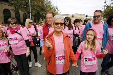 Imágenes de la carrera solidaria contra el cáncer de mama organizada por Saray.