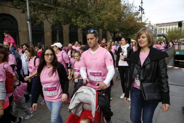 Imágenes de la carrera solidaria contra el cáncer de mama organizada por Saray.