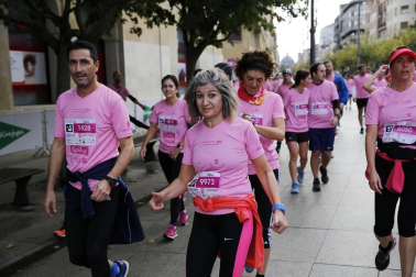 Imágenes de la carrera solidaria contra el cáncer de mama organizada por Saray.