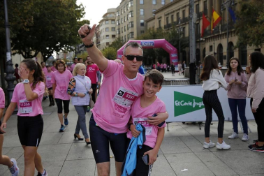 Imágenes de la carrera solidaria contra el cáncer de mama organizada por Saray.
