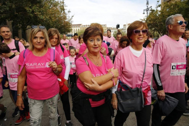 Imágenes de la carrera solidaria contra el cáncer de mama organizada por Saray.
