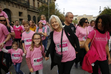 Imágenes de la carrera solidaria contra el cáncer de mama organizada por Saray.