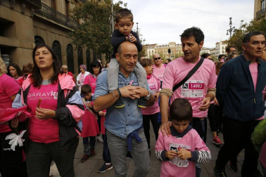 Imágenes de la carrera solidaria contra el cáncer de mama organizada por Saray.