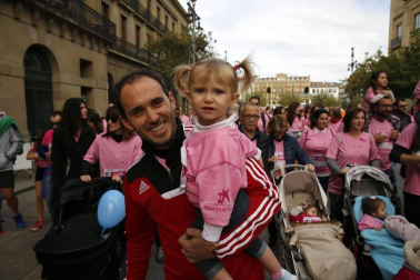 Imágenes de la carrera solidaria contra el cáncer de mama organizada por Saray.