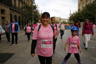Imágenes de la carrera solidaria contra el cáncer de mama organizada por Saray.