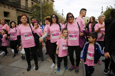 Imágenes de la carrera solidaria contra el cáncer de mama organizada por Saray.