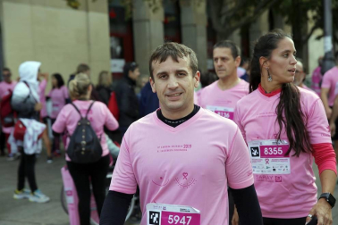 Imágenes de la carrera solidaria contra el cáncer de mama organizada por Saray.
