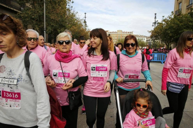 Imágenes de la carrera solidaria contra el cáncer de mama organizada por Saray.
