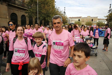 Imágenes de la carrera solidaria contra el cáncer de mama organizada por Saray.
