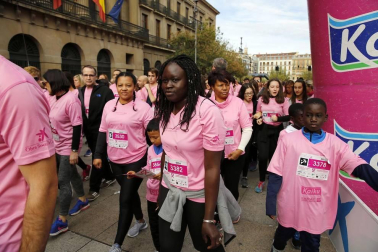 Imágenes de la carrera solidaria contra el cáncer de mama organizada por Saray.