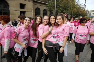 Imágenes de la carrera solidaria contra el cáncer de mama organizada por Saray.