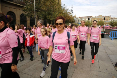 Imágenes de la carrera solidaria contra el cáncer de mama organizada por Saray.