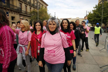Imágenes de la carrera solidaria contra el cáncer de mama organizada por Saray.