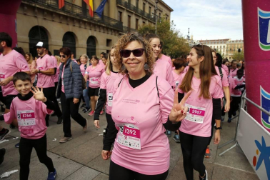 Imágenes de la carrera solidaria contra el cáncer de mama organizada por Saray.