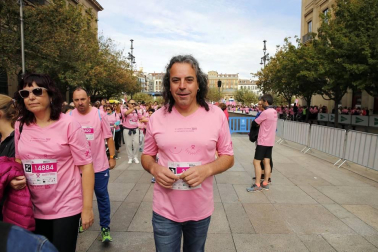 Imágenes de la carrera solidaria contra el cáncer de mama organizada por Saray.