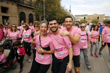 Imágenes de la carrera solidaria contra el cáncer de mama organizada por Saray.