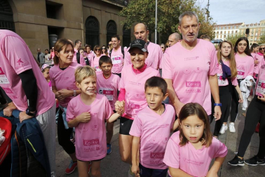 Imágenes de la carrera solidaria contra el cáncer de mama organizada por Saray.