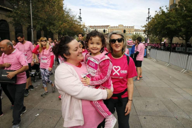 Imágenes de la carrera solidaria contra el cáncer de mama organizada por Saray.
