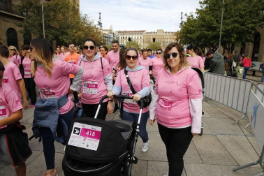 Imágenes de la carrera solidaria contra el cáncer de mama organizada por Saray.