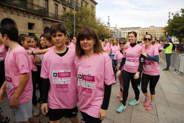 Imágenes de la carrera solidaria contra el cáncer de mama organizada por Saray.