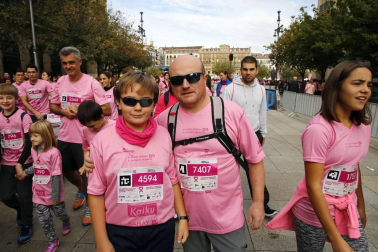 Imágenes de la carrera solidaria contra el cáncer de mama organizada por Saray.