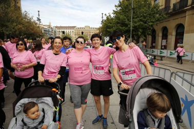 Imágenes de la carrera solidaria contra el cáncer de mama organizada por Saray.