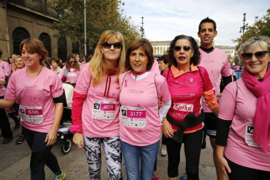 Imágenes de la carrera solidaria contra el cáncer de mama organizada por Saray.