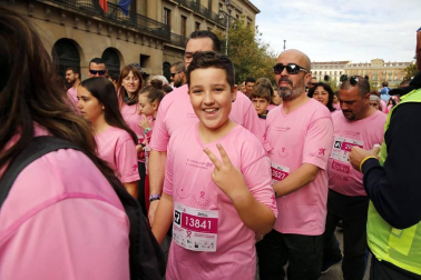 Imágenes de la carrera solidaria contra el cáncer de mama organizada por Saray.