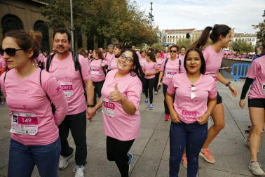 Imágenes de la carrera solidaria contra el cáncer de mama organizada por Saray.