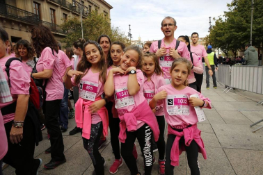 Imágenes de la carrera solidaria contra el cáncer de mama organizada por Saray.