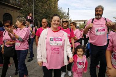 Imágenes de la carrera solidaria contra el cáncer de mama organizada por Saray.
